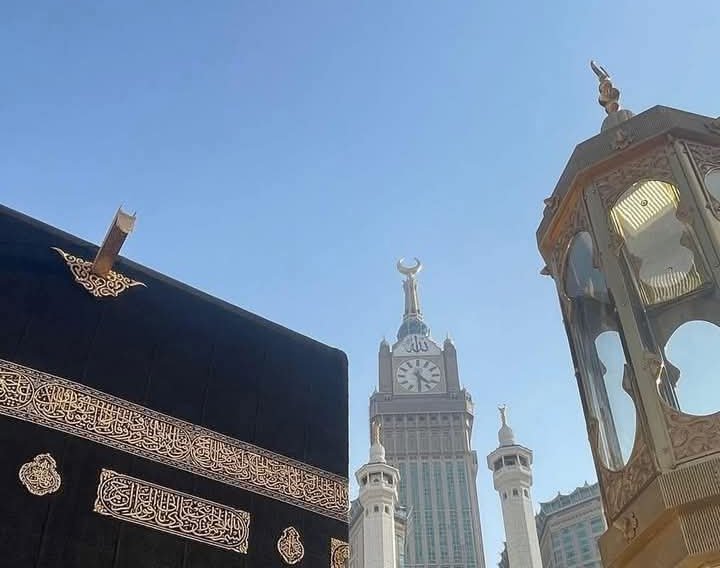 mw_233's tweet photo. The deepest lesson of Surah Al-Falaq (سورۃ الفلق)
Darkness, envy, and hidden evil are inevitable___ but your refuge matters more than your battles. Whoever places their trust in Allàhﷻ  fears no evil.💕
Assalamualaikum !
Morning ✨ https://t.co/lzWnIFFZhS