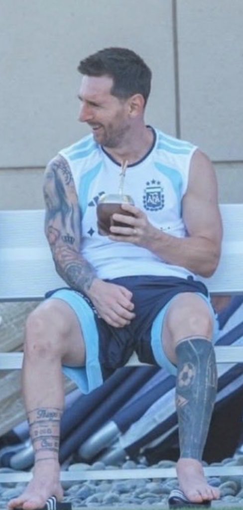 Messibo_'s tweet photo. Messi 🔥 https://t.co/8resrznDNe