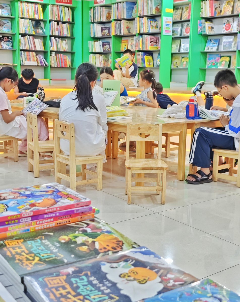 InJiaojiang's tweet photo. 📖☕ This summer, escape the hustle and bustle. In Jiaojiang’s libraries, find your peaceful moment between the pages of a good book.
#InJiaojiang #BookLovers #SlowSummer 🌸📚 https://t.co/MrLLnXbsbA