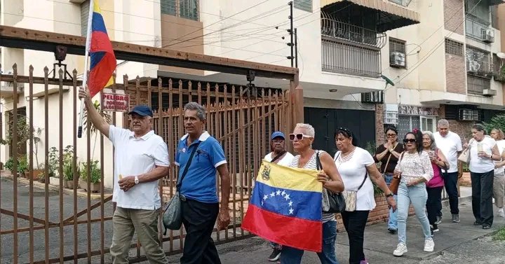 RESISTENCIA28d's tweet photo. Hoy desde la urbanización de centro el una oración por nuestros hermanos afectados por la tragedia https://t.co/I3fx8G4JxD