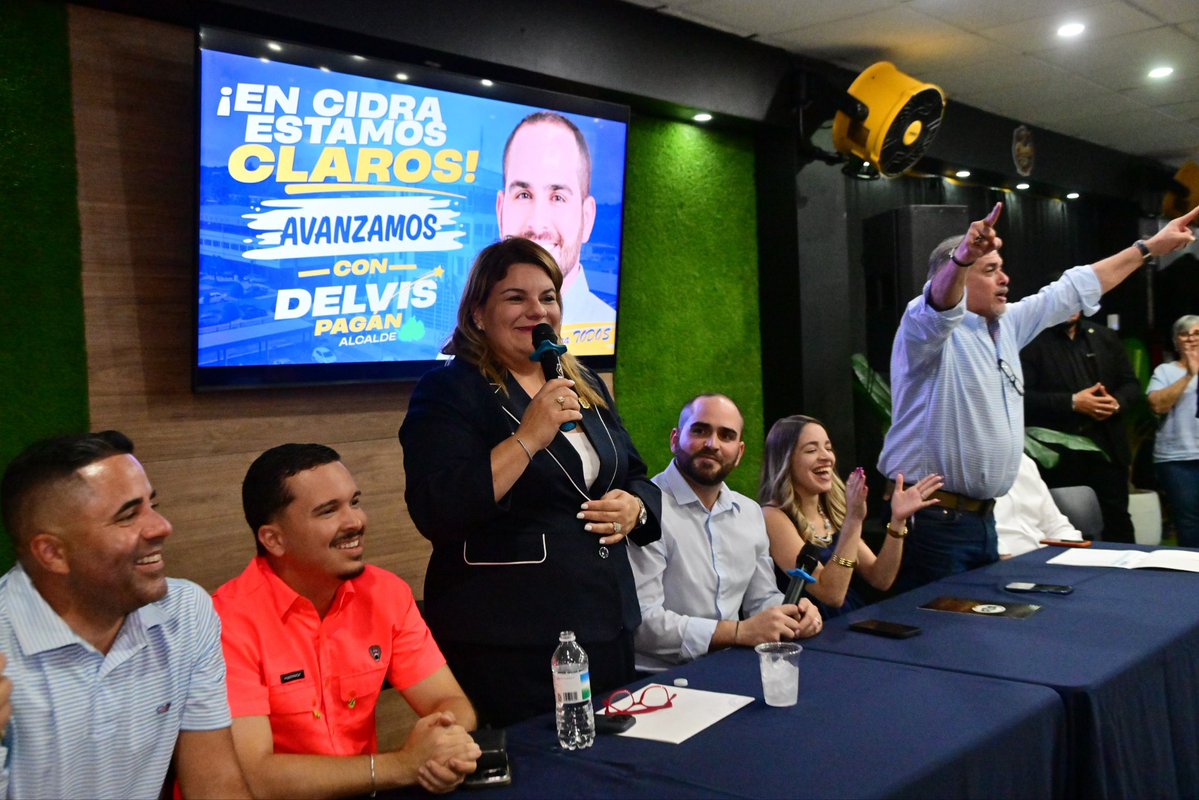 JGO_2024's tweet photo. ¡Hoy ratificamos el Comité Municipal del PNP en Cidra!

Junto a los senadores Roxanna Soto Aguilú, Wilmer Reyes y Rafael “Rafy” Santos; el secretario general del PNP, Jorge Santini; el comisionado electoral, Aníbal Vega Borges; presidentes de barrio, líderes, funcionarios electorales y nuestra base, ratificamos al presidente del comité y alcalde de Cidra, Delvis Pagán, para continuar fortaleciendo el partido y trabajando unidos por nuestra gente.

¡Arriba la Palma!