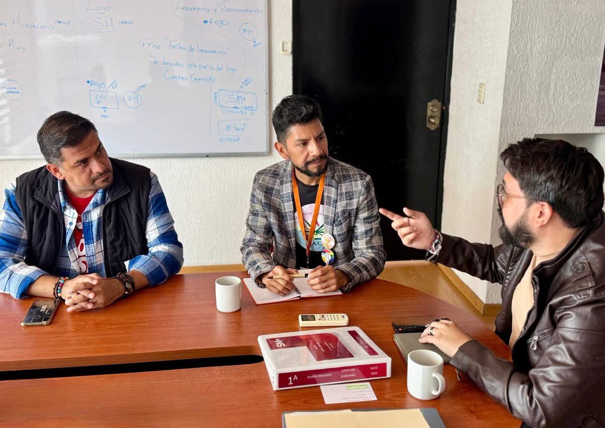 respondediver's tweet photo. Agradecemos la invitación de Benjamín Mendoza, director del SMRTV, de reunirnos para construir rutas para incrementar lvisibilidad de poblaciones LGBTIAQ+ 🏳️‍🌈🏳️‍⚧️ en los medios públicos. 

¡Enhorabuena por inicio de estos trabajos y nuevos compromisos!🙏👏🏽

#lgbt #smrtv #michoacan https://t.co/zZu0sArHQ9