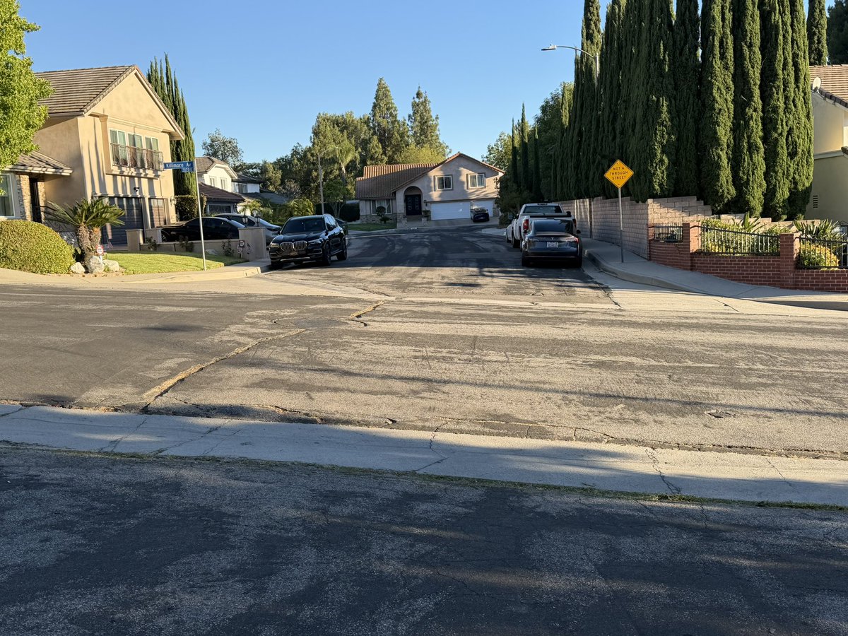 Mrfurious32821's tweet photo. E. T. trick or treat location.
#HomeHomeHome https://t.co/mH5QPVm8nB