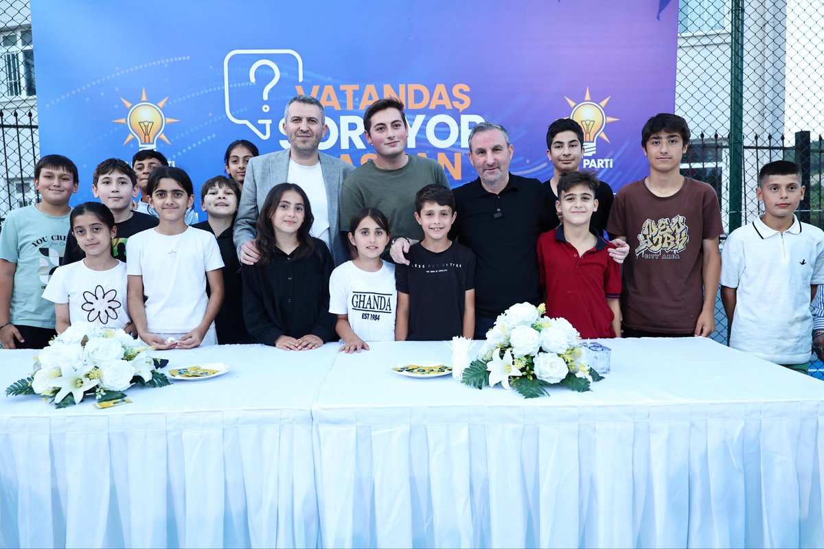 ayhanusdi's tweet photo. Mecidiye Mahallemizde Belediye Başkanımız Sn. Ali Tombaş’la (@alitombastr )birlikte hemşehrilerimizle bir araya geldik.

“Vatandaş Soruyor, Başkan Cevaplıyor” programında talep ve önerileri dinleyerek mahallemizin ihtiyaçlarını istişare ettik.

Milletimizin sesine kulak vermeye, gönüllere dokunmaya devam ediyoruz.