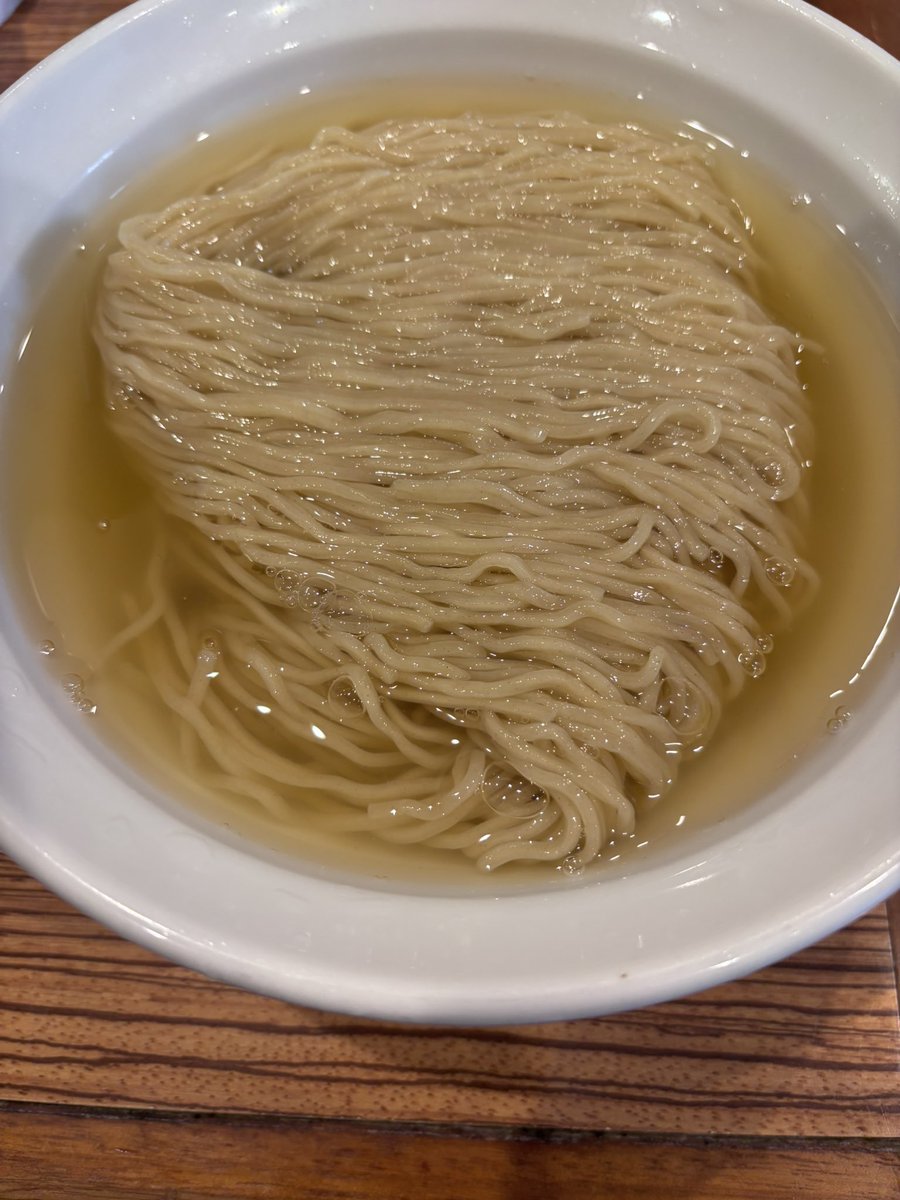 takeo_twit's tweet photo. 令和455杯目
昆布水つけそば大
番町製麺@松山市

梅雨が明けそうです
こんにちわ

輝いてます麺もスープも🍜
そのまま食べても昆布水が絡んで美味😋
つけ汁も美味しくて、昆布水が絡むと滑らかに
またもや瞬殺でした、
ご馳走様でした！

#番町製麺 https://t.co/J2cPDBTfme
