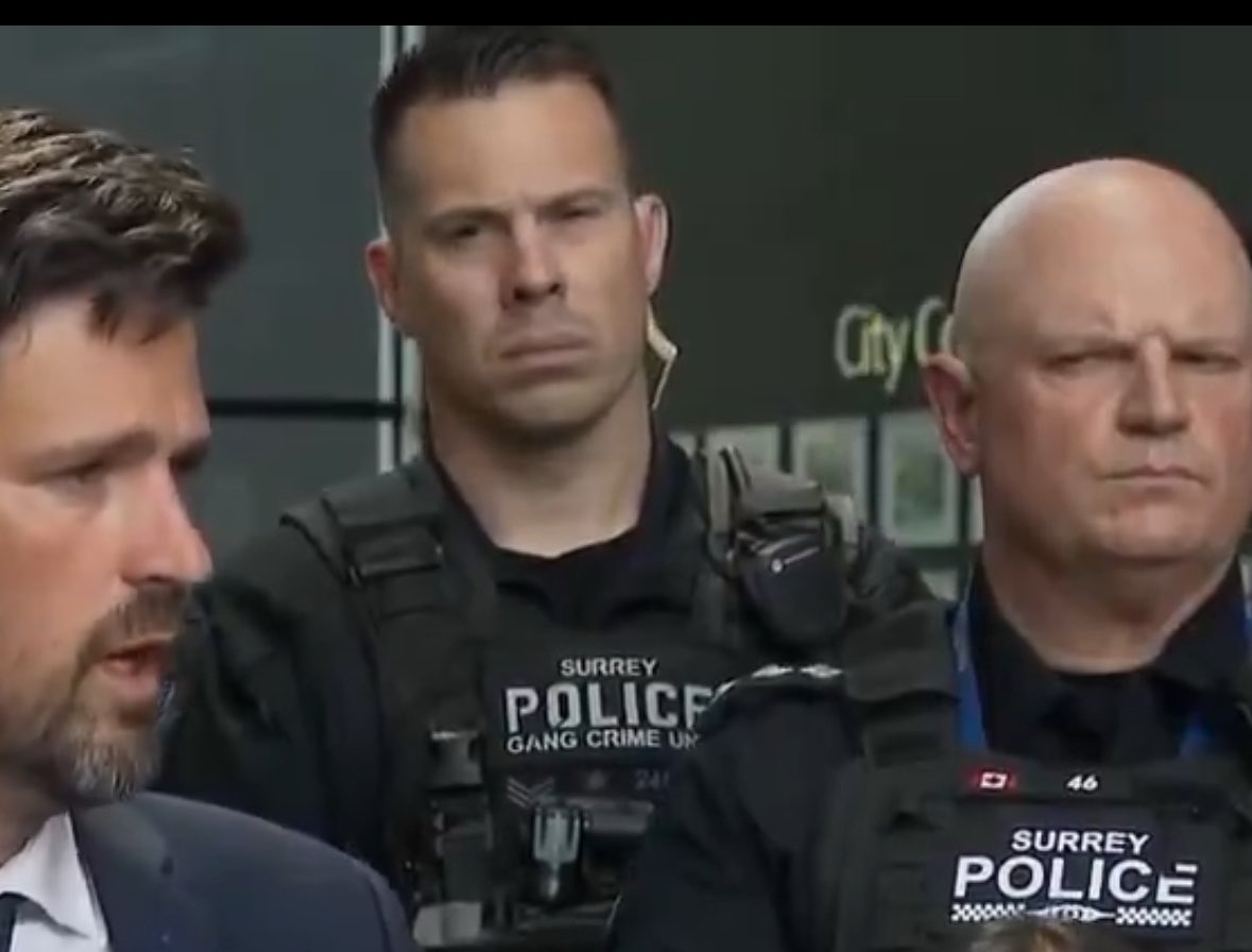 OTRPilotCar's tweet photo. Something tells me. These two @SurreyPolice Officers think you're a fucking lying sack of SHIT @SeanFraserMP https://t.co/ZAt5xtr4jn