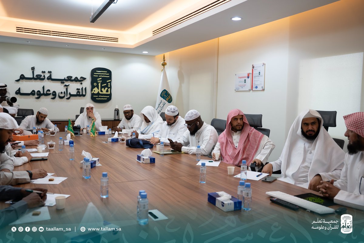 taallam_sa's tweet photo. امتداداً لتبادل الخبرات وتطوير الكفاءات العلمية؛ استقبلنا وفداً من طلاب مرحلة الدراسات العليا في #الجامعة_الإسلامية @iu_edu ، وبتنسيق مع شركة @asaqefah .

جرى خلال الزيارة استعراض أدوات الجمعية ومنهجياتها في المشاريع التعليمية المعرفية.

#جمعية_تعلَّم https://t.co/eO4wPSq9rd