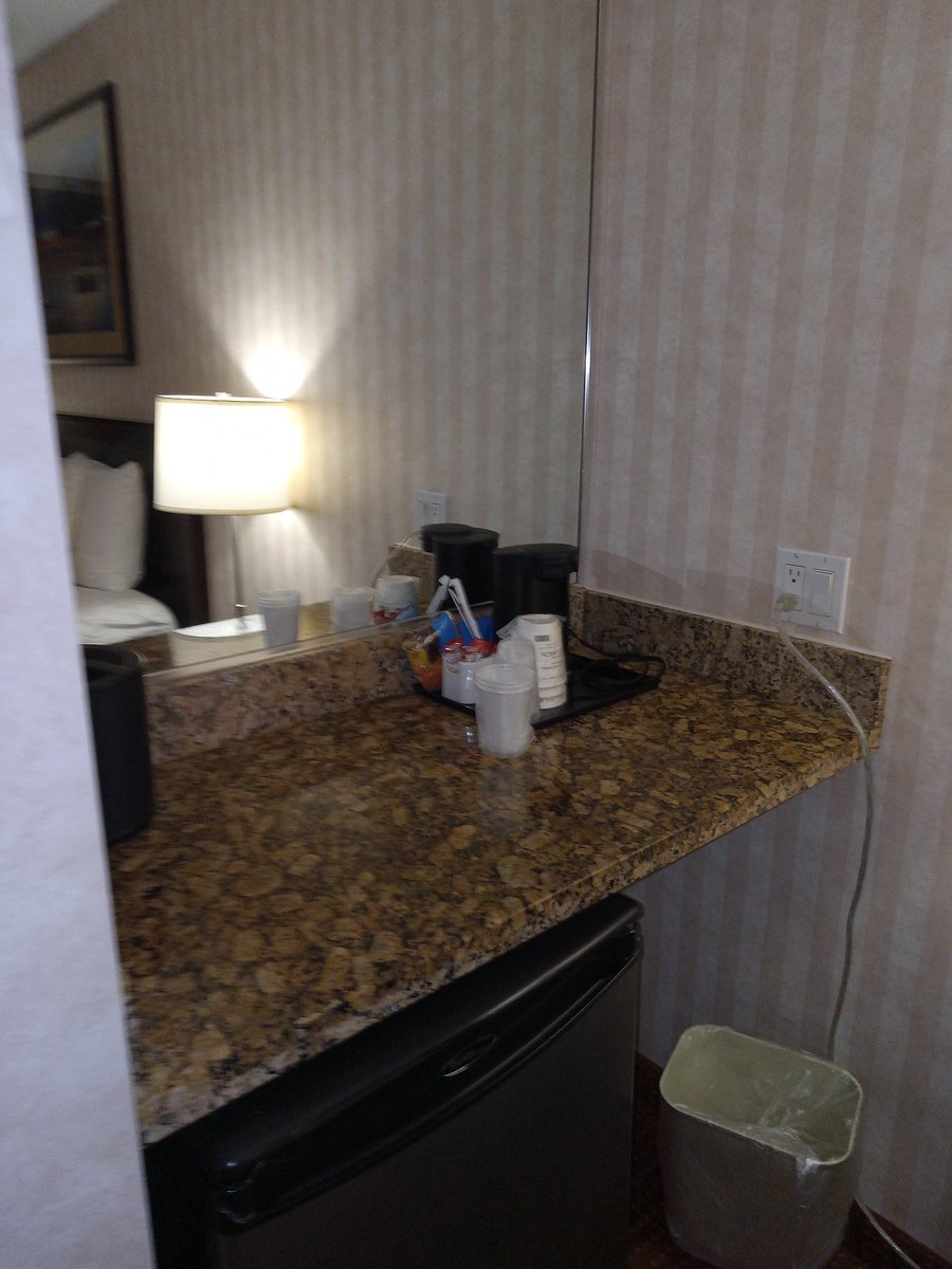 JOHNBROUMAS's tweet photo. Richmond BC Wednesday July 8 2026 my Hotel room today. Breakfast at the Hotel. Richmond Centre shopping today. Richmond Centre Food Court OPA Souvlaki of Greece Chicken Platter with Coke for dinner. Coke Cookies for Toronto Blue Jays baseball. F🙂🥚🥐🧁🧃🥗🥤🍪🥤⚾🏨 https://t.co/OkF6E6wncM