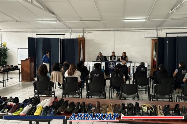 aspabuap's tweet photo. La ASPABUAP entregó material y equipo de trabajo al personal académico de la Preparatoria Lázaro Cárdenas del Río de la BUAP, incluyendo calzado, chalecos, ventiladores de torre y otros apoyos, en cumplimiento del Contrato Colectivo de Trabajo.

#SomosUnaGranFamilia https://t.co/3CCU7tJzEz