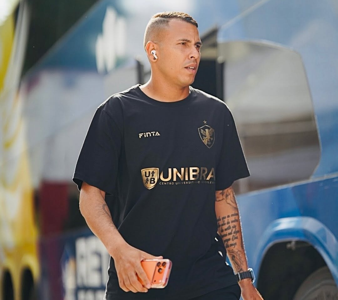 lucas_rossafa's tweet photo. Paysandu atravessa Guarani e encaminha contratação de Radsley, do Retrô.

Papão dá chapéu no Bugre e fica perto de sacramentar empréstimo de meio-campista junto à Fênix de Camaragibe.

Bicolor está apalavrado com atleta por acordo até o final da Série C do Campeonato Brasileiro. https://t.co/dzZoWqzEFS