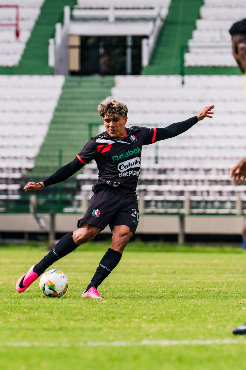 oncecaldas's tweet photo. Calentamiento y primer tiempo del amistoso de hoy contra Leones 🏟⚽️
ONC 0 - 0 LFC 

#SomosOnce https://t.co/6HySlPvS3d