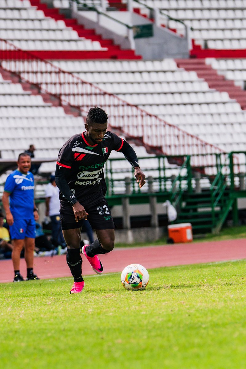 oncecaldas's tweet photo. Calentamiento y primer tiempo del amistoso de hoy contra Leones 🏟⚽️
ONC 0 - 0 LFC 

#SomosOnce https://t.co/6HySlPvS3d