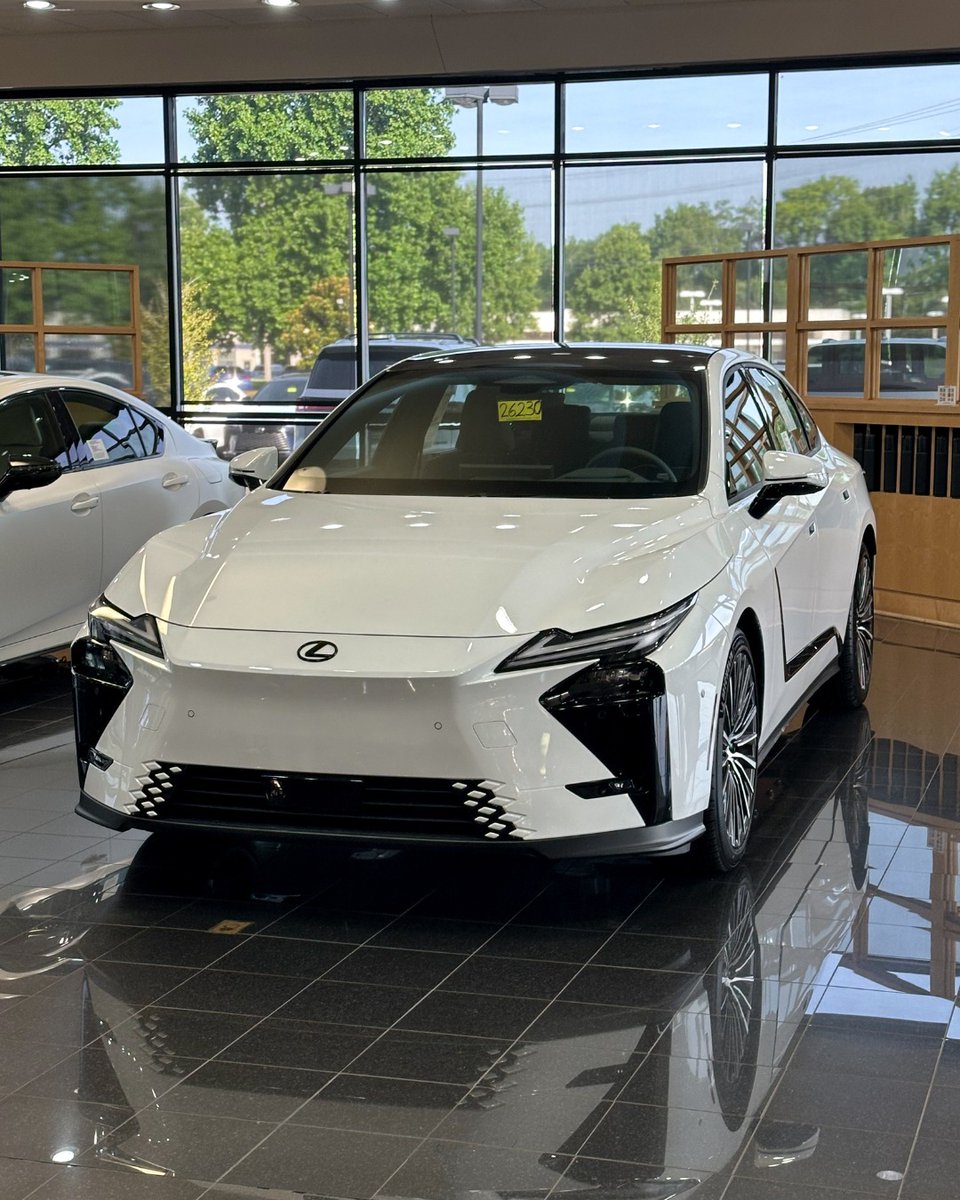 nocarcontext's tweet photo. Lexus ES 350e Luxury 🤍🤍 https://t.co/YEDxnfgoFm