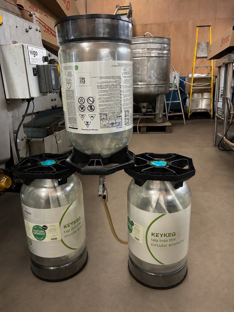 tuttsclumpcider's tweet photo. A busy afternoon making up 30 litre keykegs π #traditionalfarmhouse #propercider #wednesday https://t.co/Rvt3OHfq4S