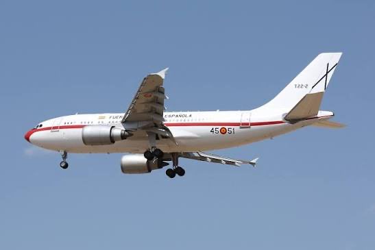 MPSnoserinde's tweet photo. PATRIMONIALIZACIÓN DE LA FLOTA MILITAR | EL USO DEL AIRBUS EN LONDRES SIN AGENDA OFICIAL SEÑALA LA DERIVA EN EL CONTROL DE FONDOS PÚBLICOS 🚨✈️

El desvío del Airbus del Ejército hacia el aeropuerto de Heathrow para asistir a la graduación familiar de @sanchezcastejon constituye una flagrante vulneración de los principios de neutralidad en el gasto público. 

El hecho de que la agenda de Moncloa certifique la ausencia total de actos institucionales desmiente de forma matemática cualquier justificación oficial para este desplazamiento. 

La utilización de la normativa de seguridad del Estado como un cheque en blanco para el uso privativo de recursos militares supone un fraude al espíritu de la Ley de Transparencia y un abuso de los medios logísticos de las Fuerzas Armadas.

Conclusión: la maniobra confirma que el Ejecutivo ampara bajo el secreto de Estado el uso discrecional de activos de alta capacidad del Ejército del Aire, detrayendo medios operativos de la defensa nacional para sufragar la logística particular del presidente mientras se niega a elevar la financiación ordinaria de la institución militar.