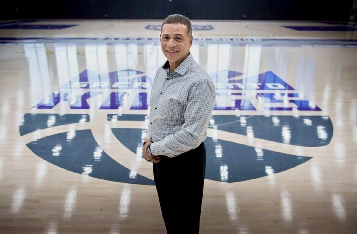SacramenTalk's tweet photo. 🎙️ Retour sur la conférence de presse de Scott Perry aujourd’hui [Thread] : 

Concernant cette intersaison : 

- Nous voulons continuer d’ajouter des joueurs solides, athlétiques et qui s’intègrent parfaitement au style de jeu que nous voulons adopter https://t.co/ZpdUga4hWB