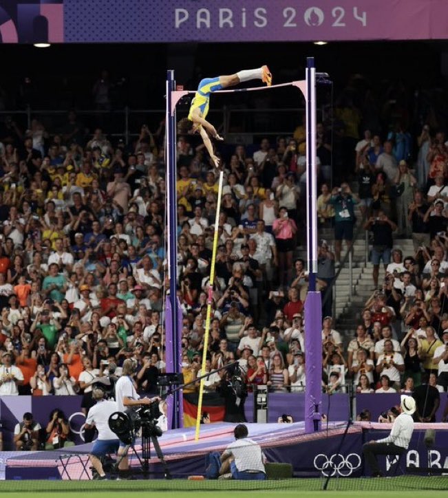visegrad24's tweet photo. One of the world’s best athletes ever, the Swedish-American pole vaulter Armand Duplantis criticizes the IOC for its decision to let Russian athletes compete in the 2028 Los Angeles Olympics:

“Nothing has changed (with the war). It’s just getting worse. I really don’t understand their decision. Honestly…”