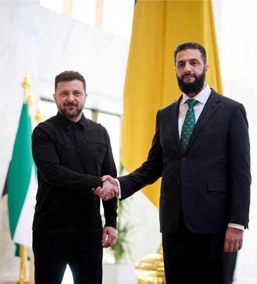 gisbert_ruben's tweet photo. ¿Qué pintan estos dos asesinos en la cumbre de la OTAN cuando sus países no son de la OTAN? Un líder terrorista de Al-Qaeda y un payaso adicto convertido en dictador de un país llevado a la guerra civil y contra Rusia. ¿Estos son los buenos? 

La OTAN NUNCA FUE OTRA COSA, solo que ahora no se esconde y los esconde, los glorifica.