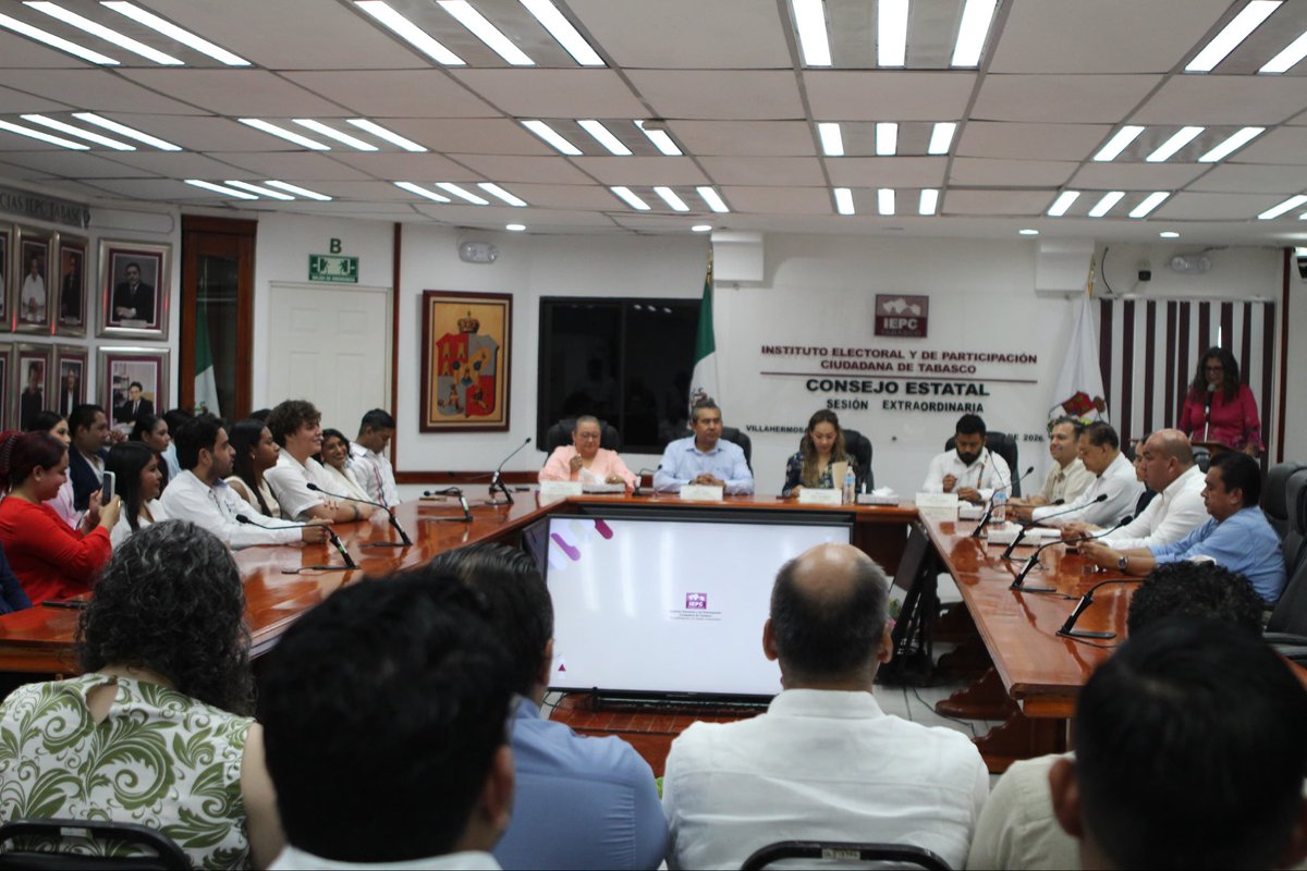 Montano_Ventura's tweet photo. 🧵 1/3
✨ Una nueva generación de la democracia germina en Tabasco.

Con profundo honor, asisto como padrino de la primera generación de la Escuela de Participación Ciudadana para Juventudes. Atestiguo su despertar cívico: la semilla de la democracia florece con la fuerza arrolladora de la juventud tabasqueña.

🌱 La democracia no se defiende solo en las urnas cada seis años. Se construye cada día: en cada diálogo, en cada exigencia y en cada decisión que transforma nuestro entorno.