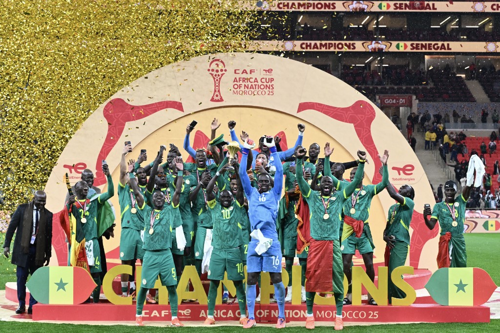beni_wassin's tweet photo. @ActuFootMaroc Quand le Sénégal et l'Égypte gagnent une can, C'EST AVEC LE TROPHÉE À LA MAISON. 🇸🇳🇪🇬🤭 https://t.co/368X2Yftww