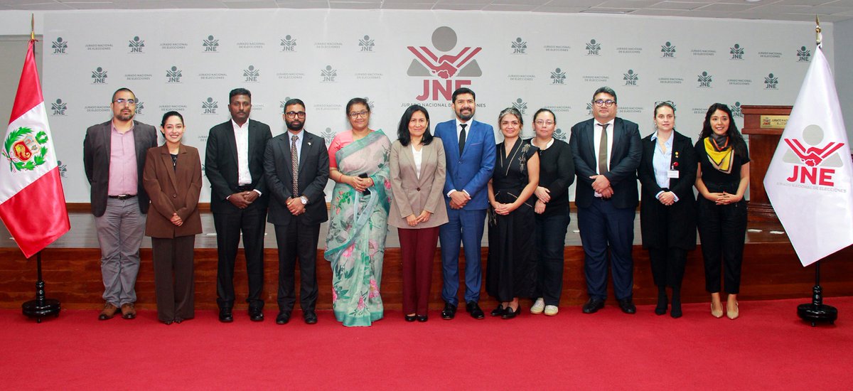 India in Perú tweet media