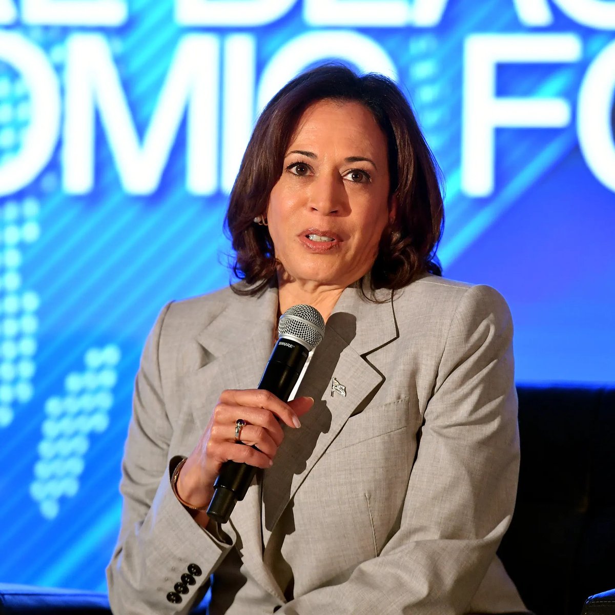 PollTracker2024's tweet photo. Quantus poll | 7/3, 7/6, 7/7 LV

2028 Democratic presidential primary (crosstabs by race) 

Black Democrats 
🟦Kamala Harris: 42%
🟦Gavin Newsom: 21%
🟦AOC: 11%
🟦Pete Buttigieg: 6%
——
White Democrats 
🟦Kamala Harris: 32%
🟦Gavin Newsom: 16%
🟦Pete Buttigieg: 16%
🟦AOC: 11%
——
Hispanic Democrats 
🟦Kamala Harris: 34%
🟦Gavin Newsom: 18%
🟦Pete Buttigieg: 13%
🟦AOC: 11%
