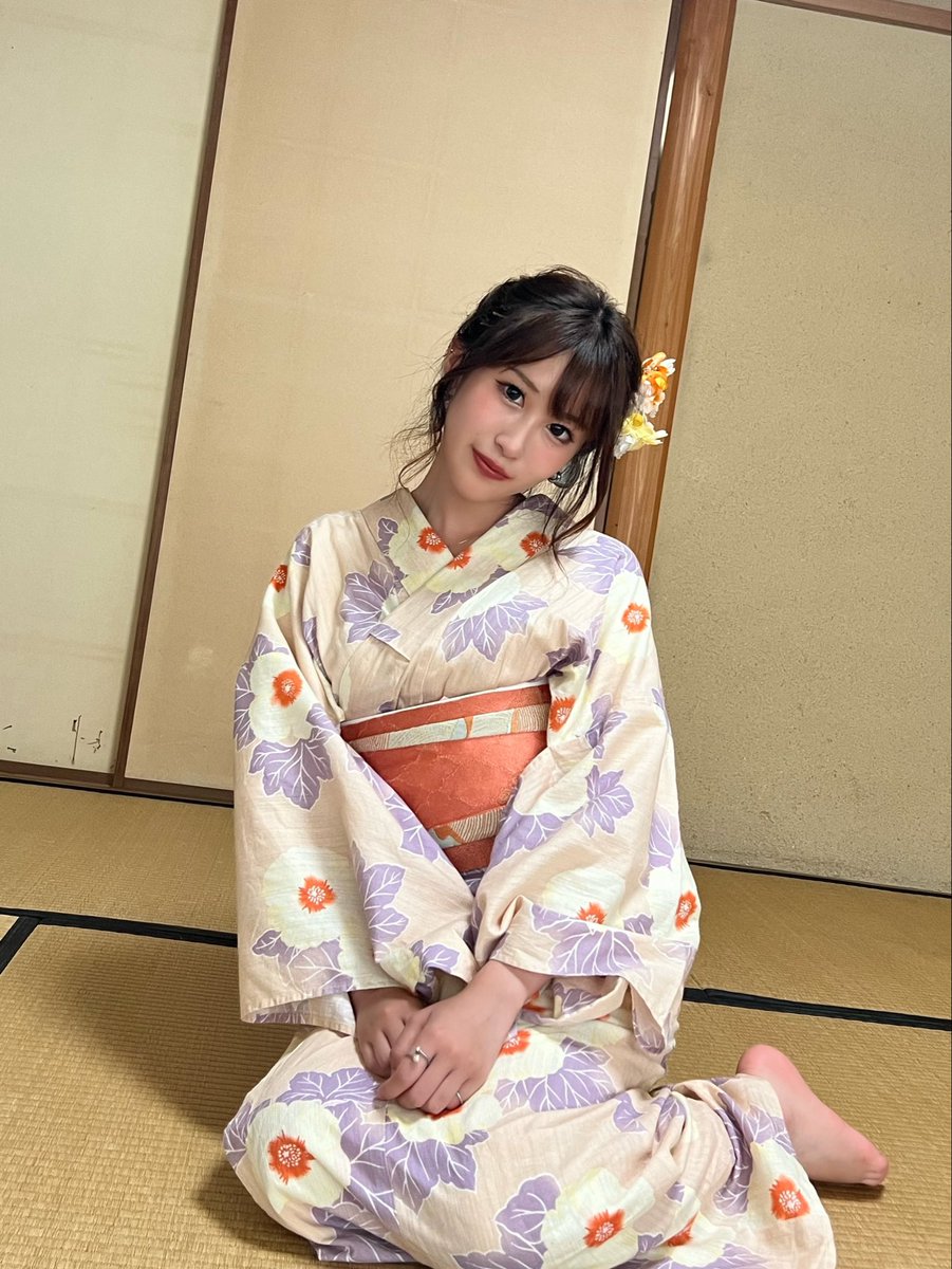 kanachan__1207's tweet photo. おはみん☀️

気づいたら木曜日かい！早すぎんか？！
一緒に木曜日も乗り越えよ🔥がんばろまい！ふぁい💪

ていうかこの写真も3年前…りさちゃんにとって貰ったやつ！懐かしい。また浴衣着たいなぁ〜
この頃から少しは可愛くなれてるかな？

 #いいなと思ったらRP  #エモーション撮影会 #レースクイーン #レースアンバサダー