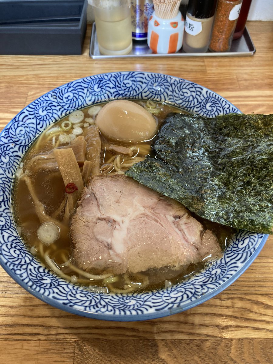 ramenseijitsu's tweet photo. おはようございます。
本日も通常通り11:00～14:30で営業致します。

限定は背脂生姜醤油らぁ麺¥950です。麺お選び下さい。

ご来店お待ちしております🙇‍♂️

写真はとんちぼさん。変わらず感動的に美味しかったです🙏☺️ https://t.co/xXpxCZL98I