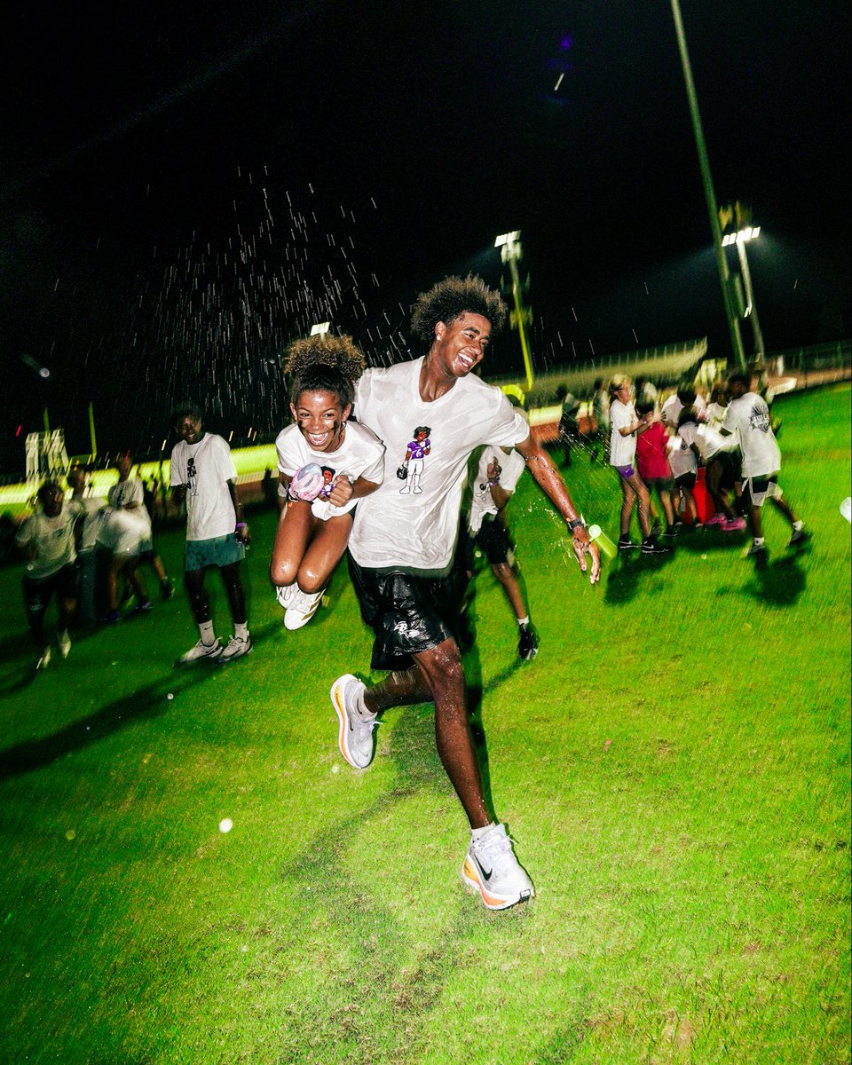cantGuardJak1's tweet photo. From being a camper to hosting a camp. Seeing the smiles of these kids made me realize, I’m so blessed beyond my own understanding and I can’t wait to keep sharing these experiences with everyone. #fun https://t.co/B6JylmnXmr