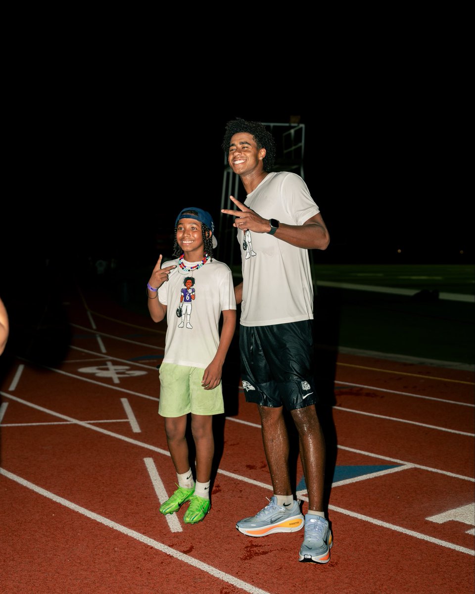 cantGuardJak1's tweet photo. From being a camper to hosting a camp. Seeing the smiles of these kids made me realize, I’m so blessed beyond my own understanding and I can’t wait to keep sharing these experiences with everyone. #fun https://t.co/B6JylmnXmr