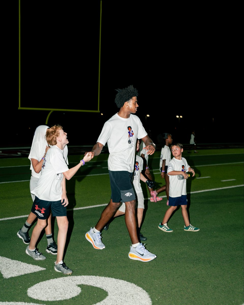 cantGuardJak1's tweet photo. From being a camper to hosting a camp. Seeing the smiles of these kids made me realize, I’m so blessed beyond my own understanding and I can’t wait to keep sharing these experiences with everyone. #fun https://t.co/B6JylmnXmr