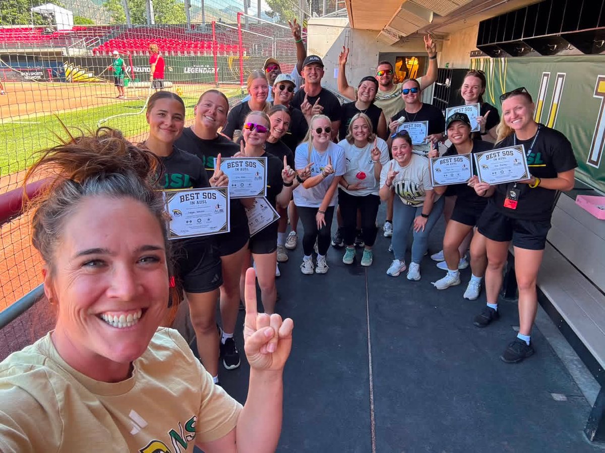 UVUSoftball's tweet photo. Our very own Megan Sterzer and Ella Miller had the awesome opportunity to work with the Utah Talons this summer! Read more about their experience below! 

🗞️ https://t.co/QBUDvWV99v

#GoUVU | #ValleyForged https://t.co/3W39uPxr0P