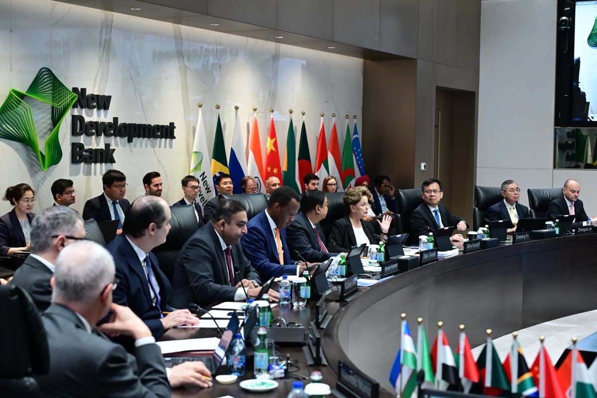 AgendaCAF's tweet photo. 🇨🇳 At the New Development Bank (@NDB_int) headquarters in Shanghai, CAF is joining the New Development Bank (NDB) and Banco Nacional de Desenvolvimento Econômico e Social (BNDES) for a three-day workshop focused on guarantees and credit enhancement as powerful tools to mobilize private capital for sustainable development.

Antonio Silveira, CAF's Vice President for the Private Sector, is contributing to high-level discussions on how risk-sharing instruments and strategic partnerships can unlock greater private investment across Latin America and the Caribbean. The workshop also aims to identify concrete investment opportunities and establish a roadmap for future collaboration among the three institutions.

By expanding the use of guarantees and credit enhancement instruments, CAF continues to strengthen its role as a catalyst for sustainable investment and private sector development across the region.