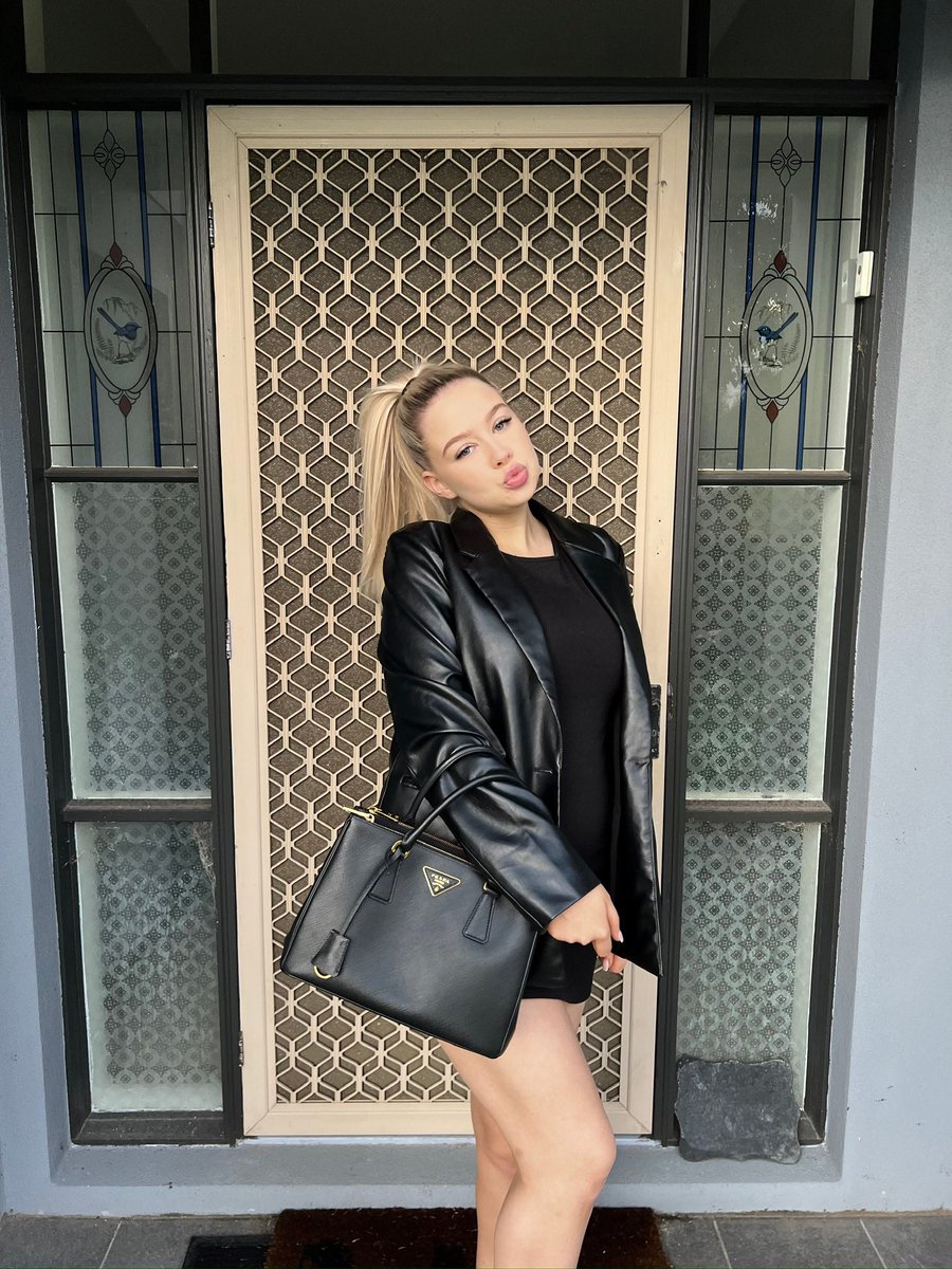 melodymrp's tweet photo. Another dress not a single man came up to me in https://t.co/KipYUBmLqv
