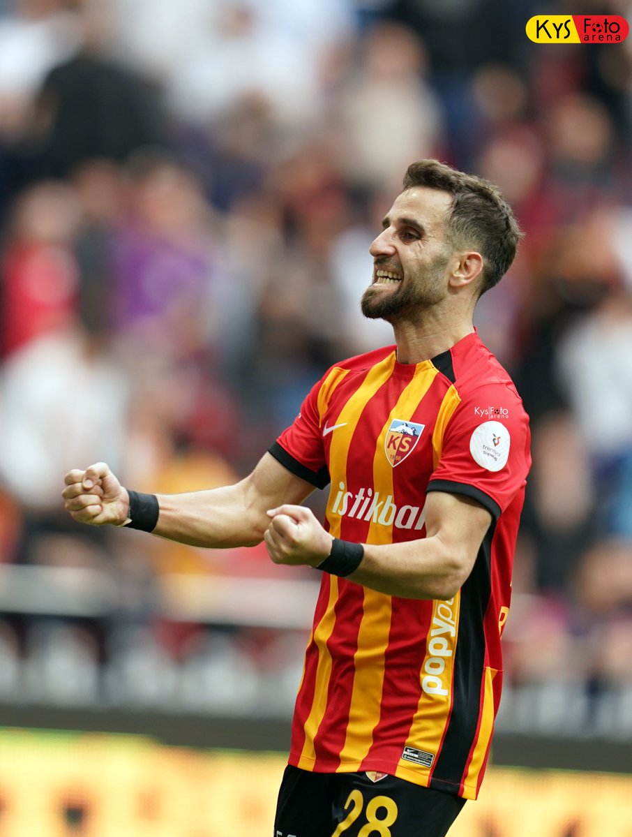 MemduhBorazan's tweet photo. ÖZEL - Metro Holding Kayserispor ile 2027'ye kadar sözleşmesi bulunan Ramazan Civelek, sözleşmesini tek taraflı feshetti. #Kayserispor 

📌Ramazan Civelek'in takımın kampından ayrıldı. https://t.co/YGmblHkDG5