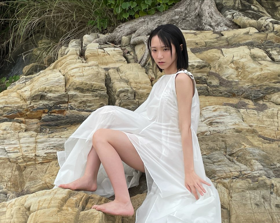 glam_scoop's tweet photo. 野口衣織（25）、これ見るとイコラブの中でも別格と言われる理由がよく分かるな......？ https://t.co/P1Qh0Q3nRE