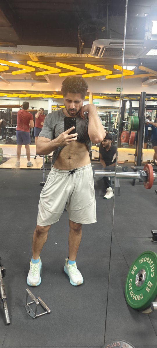 GururaniNishit's tweet photo. Wednesday tried to hump meβ¦ so I humped the weights instead Shirt stayed on for the first half of the session. Came off for the second. Midweek reset = lift heavy, eat clean, stay consistent. Whatβs YOUR reset move today? Drop it below #MidweekReset #GoodWednesday #HumpDay https://t.co/IiugeIKfZV