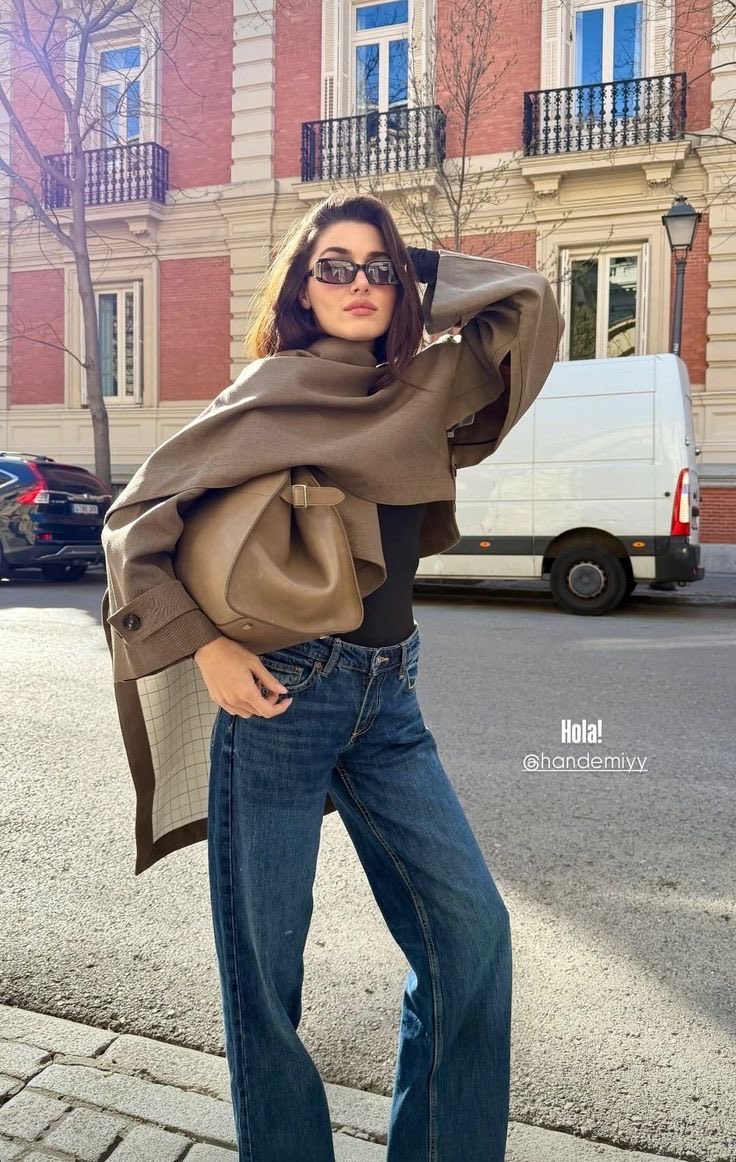 ciicekk1's tweet photo. Hande Erçel’s outfits 🫠
#HandeErçel https://t.co/5O6m1gXjfC