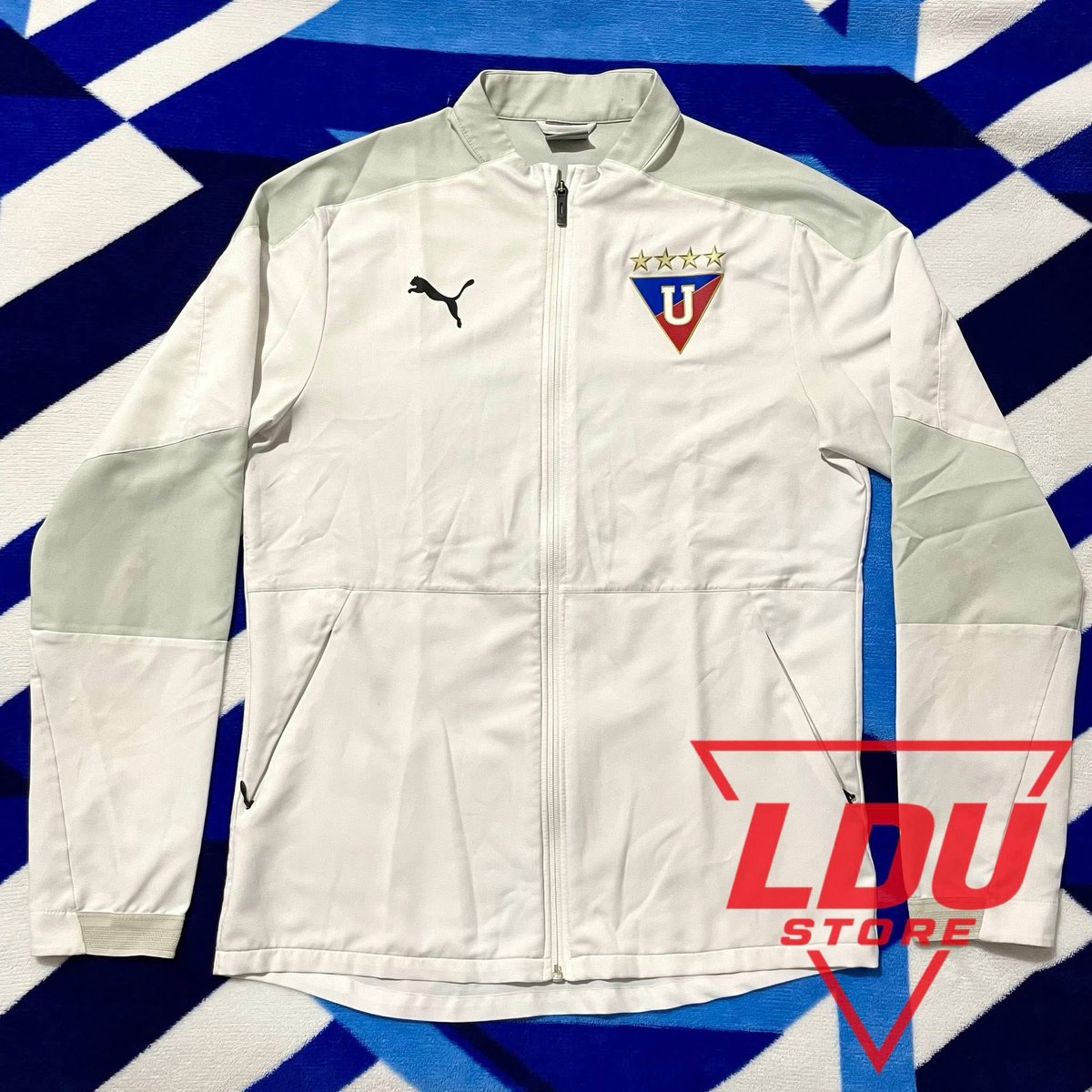 LDUStore's tweet photo. SE VENDE✅Chompa de presentación edición 2021🇮🇩
Talla: Médium
Estado: 10/10
Precio $90
📲WhatsApp 097-883-2786
🚚 Envíos a todo Ecuador🇪🇨USA🇺🇸y Europa🇪🇺 
💳Puedes pagar con PayPal, transferencia o efectivo

#ldu #liga #ligadequito #libertadores #quito https://t.co/G0NvYA9vJg