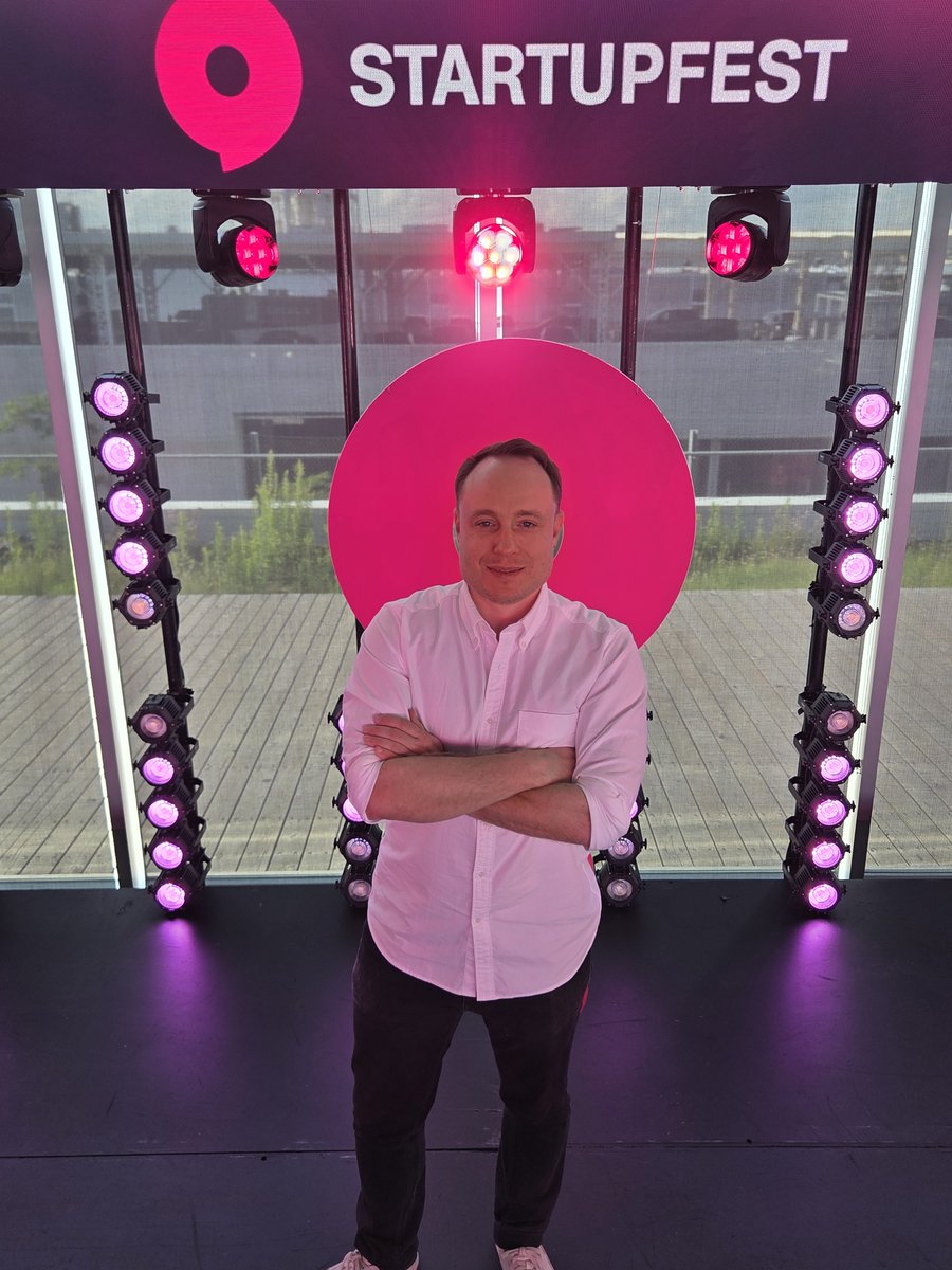 alexpwrd's tweet photo. Checking out startupfest in Montreal, and excited about Canada's startup scene. https://t.co/JA8LpluIdp