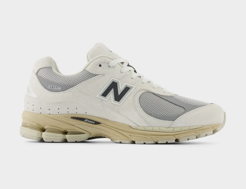 SOLELINKS's tweet photo. Ad: Sizes added: New Balance 2002R ‘White/Beige’ at $74.97 + shipping => https://t.co/UoUGD0x8VC https://t.co/qdQl5Dch6X