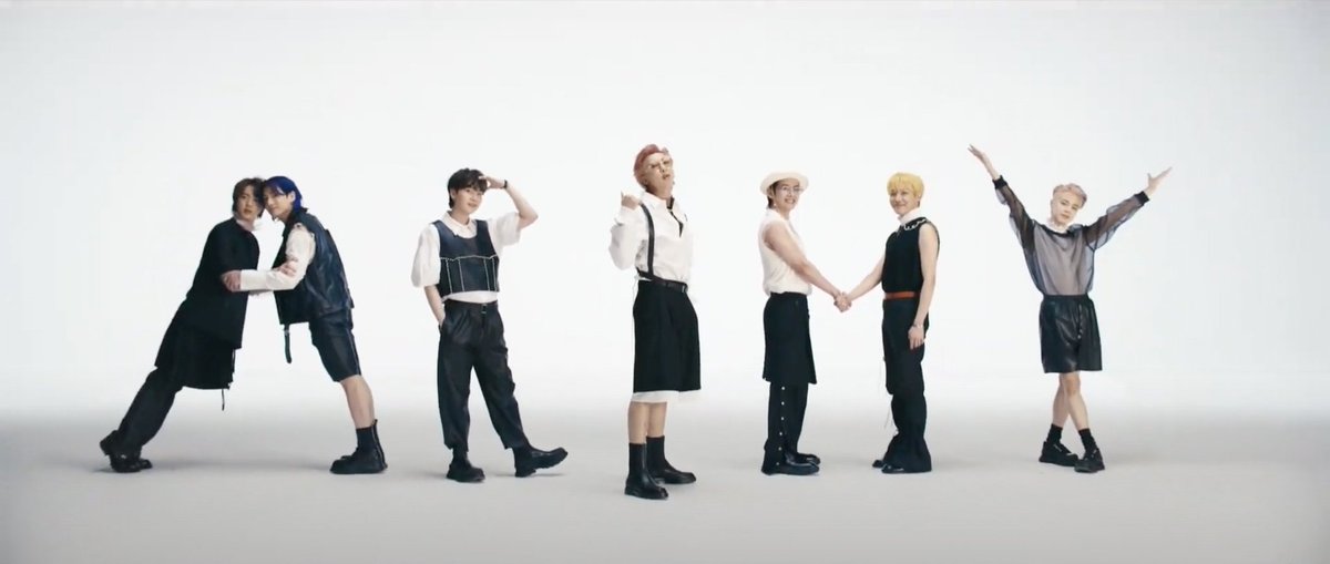 atapata79's tweet photo. @_BTSMoments HAPPY ARMY DAY
HAPPY BIRTHDAY ARMY 
#HappyBirthdayARMY
#Happy13thAnniversaryARMY
#13thARMYDAY
#ARMYturns13Today
#BTSARMY13thBirthday https://t.co/GeAnB41dhv