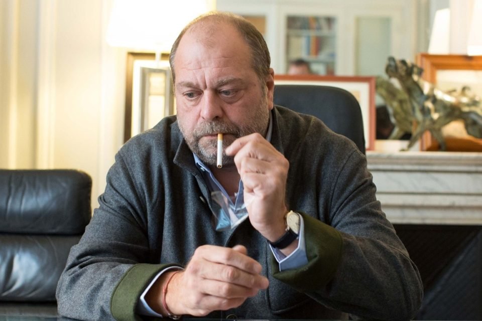 DelormeJul11265's tweet photo. Gros scandale en France : le ministre de la justice, Dupont-Moretti, a oublié de déclarer 300 000 euros de revenus en 2019. https://t.co/yVajuEy2x4