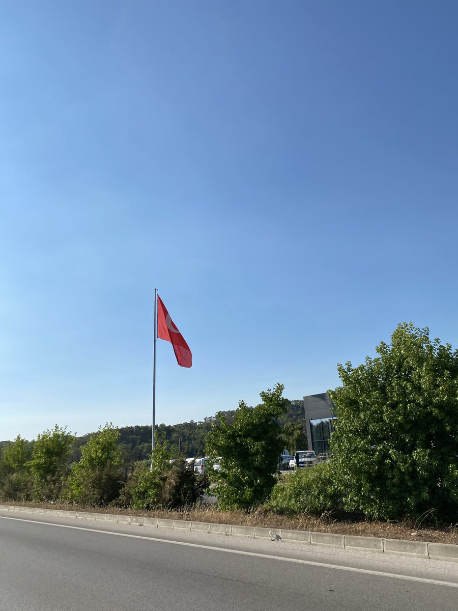 mgyln's tweet photo. Görsel günlüğüme hoş geldiniz 💅🏻🫶
Ben dumduz bir kizim Türk bayragi gordum mu cekerim 🇹🇷 https://t.co/KvhW6SQcQD