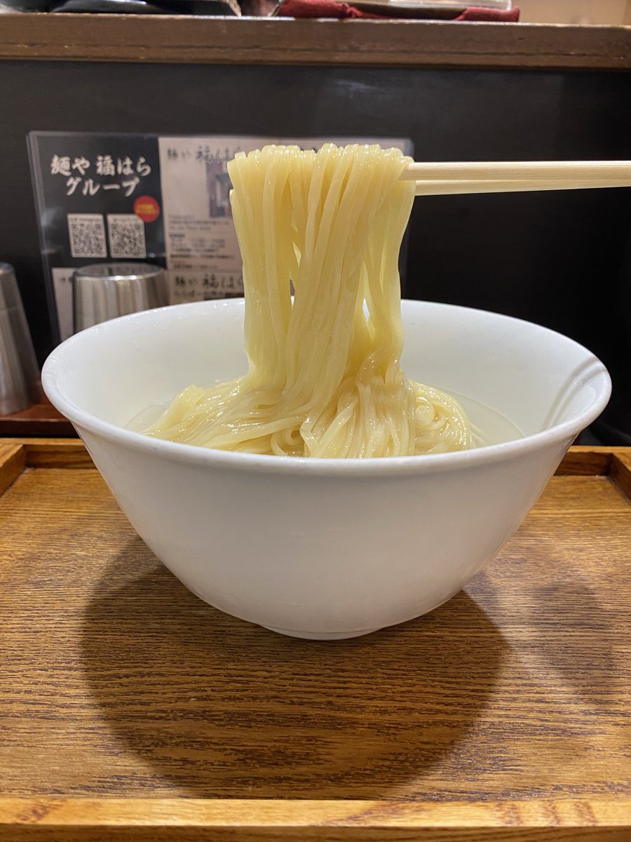 m5i97827's tweet photo. 麺や 福はら🍜今里

はまぐりの冷かけ🍜麺大盛
大好きな冷やしシリーズ🍜
今回は、はまぐり〜🐚
着丼からスープを飲むと
はまぐり出汁が極上の旨みで
絶品の美味さ😋自家製の冷やし
専用麺が喉越し啜り心地よく最高👏
大満足💯🍜ご馳走様でした😋
次は何やろ〜楽しみや😽🌟 https://t.co/KORwbh36Zj