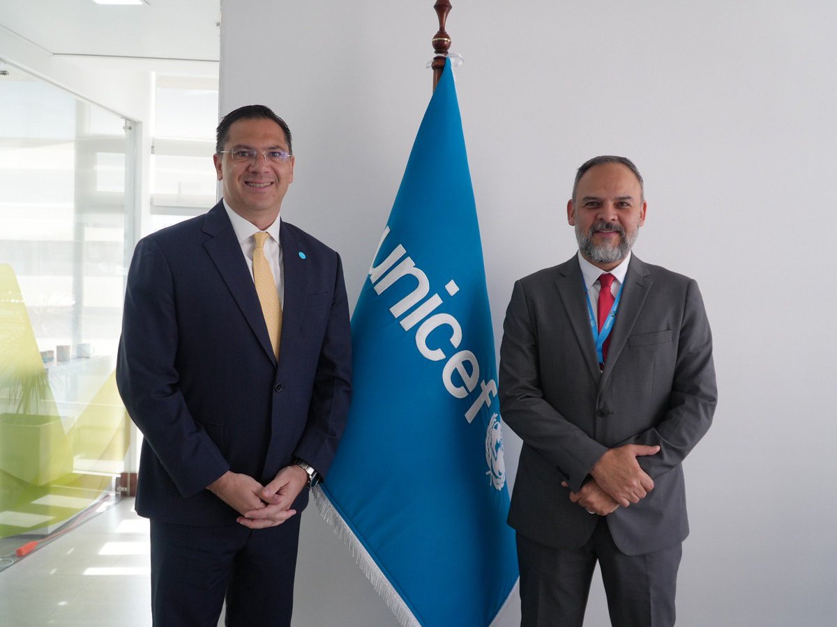 unicefecuador's tweet photo. ✅ Nuestro Representante, @arturoromboli, dio la bienvenida al nuevo Representante de @UNFPAEcuador,  Mario Iraheta, en un encuentro que reafirmó el compromiso de ambas agencias de @ONUecuador para seguir trabajando de manera articulada por los derechos de los niños, niñas y adolescentes. 

🤝 UNICEF y UNFPA trabajan conjuntamente para prevenir el embarazo adolescente y las uniones tempranas, fortalecer las políticas públicas basadas en evidencia y acompañar acciones que mejoren la vida de las familias en Ecuador.

Cuando unimos esfuerzos, construimos un futuro con mejores oportunidades para todos y todas. 💙