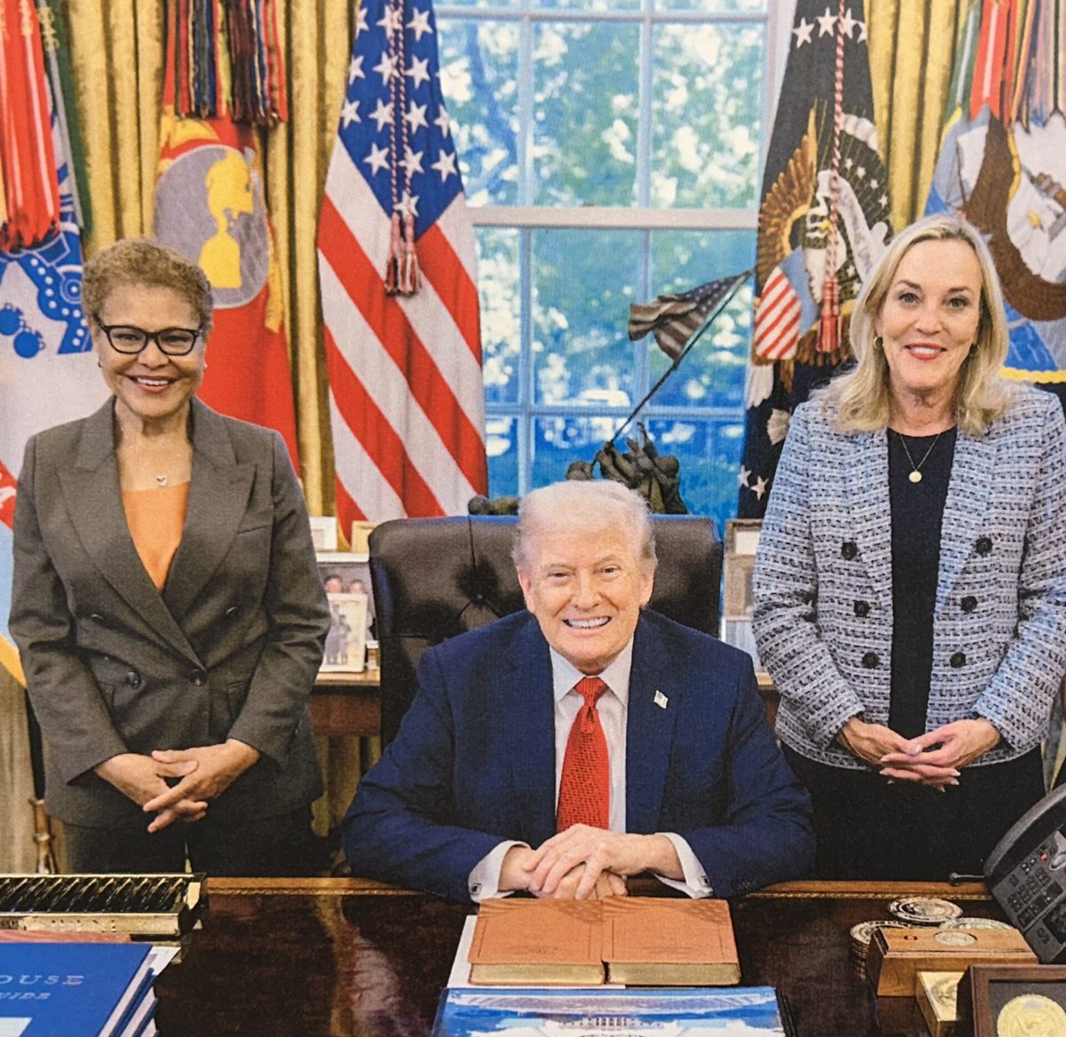 ummron's tweet photo. @esjesjesj This is a funnier picture. You and the Dems are full of horse 💩. https://t.co/d7KFu1Gc2I