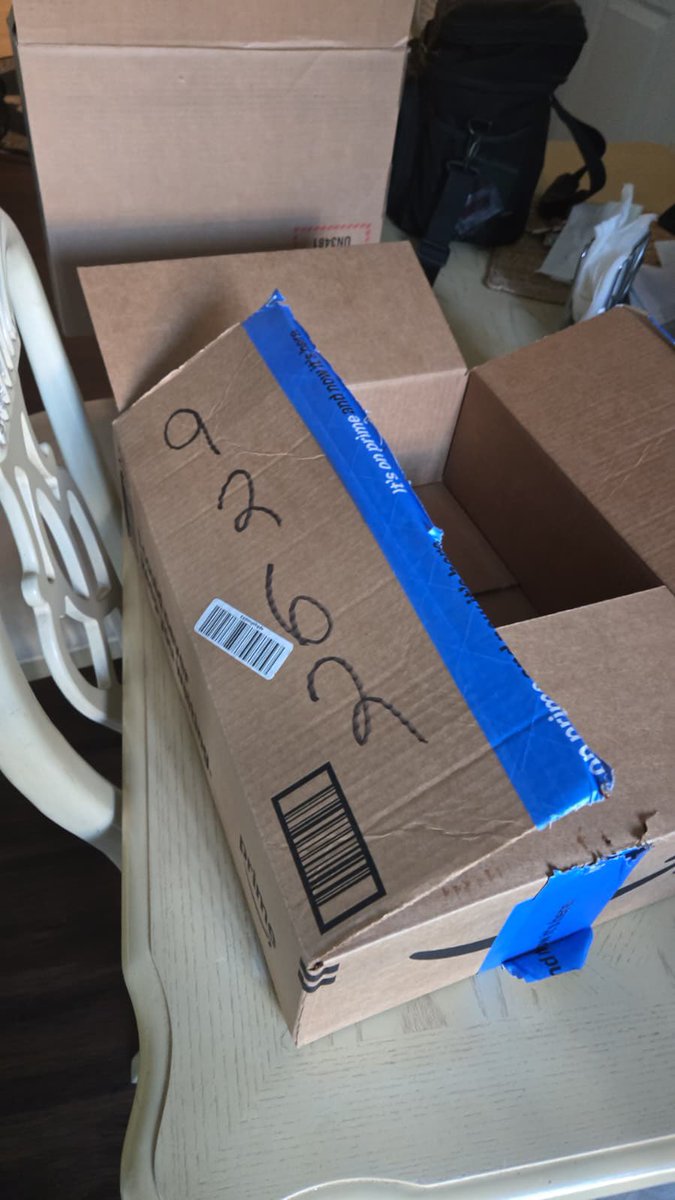 JuanEmiro's tweet photo. @Amazon @AmazonHelp @Apple @AppleSupport 1 MONTH trying to resolve this: ordered a laptop and it arrived with an EMPTY BOX. First they promised a refund, then a replacement, and now they say it arrived “in perfect condition” and refuse to refund me. This is fraud. #AmazonFraud https://t.co/8us1rQWLJS
