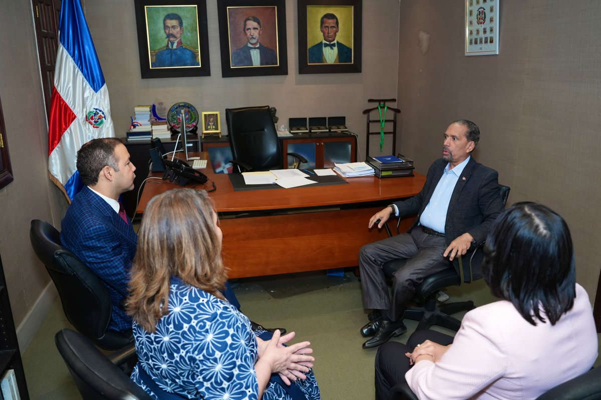 CPEPRD's tweet photo. El presidente de Efemérides Patrias, Juan Pablo Uribe, recibe la visita de Johnny Pujols, secretario General del PLD.
https://t.co/R4wa3QzPmk
@luisabinader @RaquelPenaVice @JosePaliza @jpuribeM14 https://t.co/CGKs5mwHoO