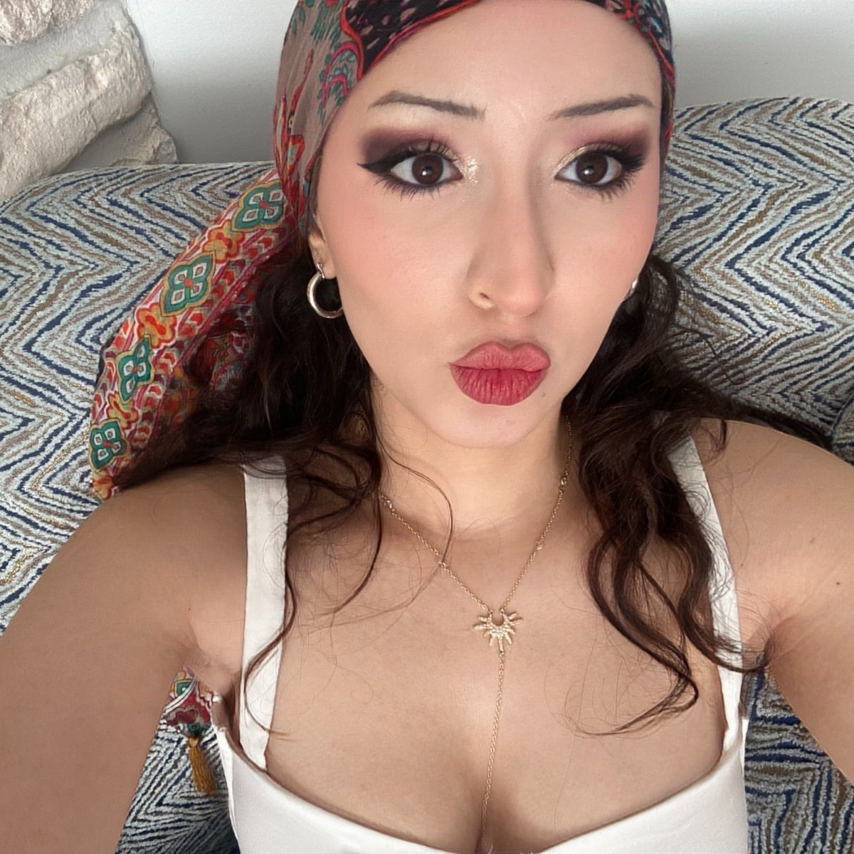 soblhner's tweet photo. rapci oğlan kadıköy tarotcusu kız iliskisi ❤️👏🏿 #f1selfieday https://t.co/zUieQkG0F8